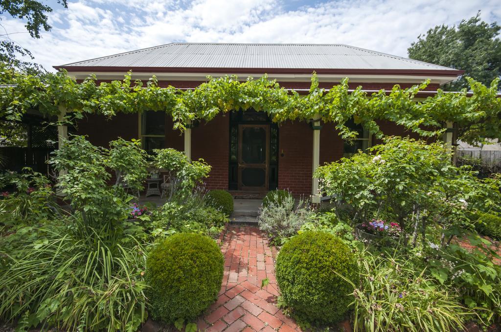 Bed and Breakfast The Graces Beechworth Esterno foto